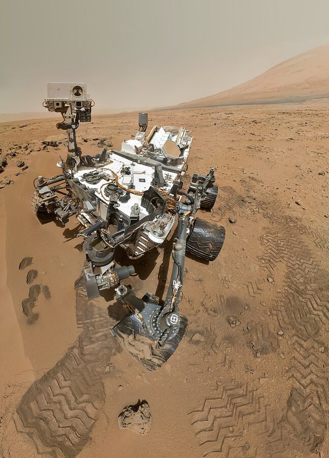 NASA self-portrait photo of the Curiosity rover on the Martian surface